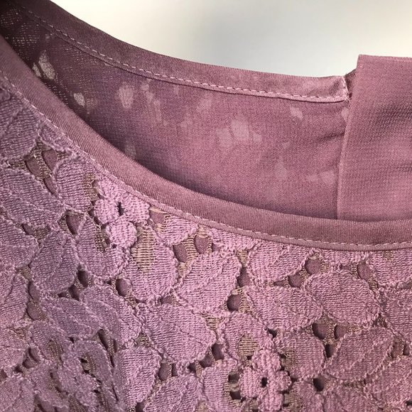 Banana Republic | Mauve Lace Tank Top - Picture 3 of 9